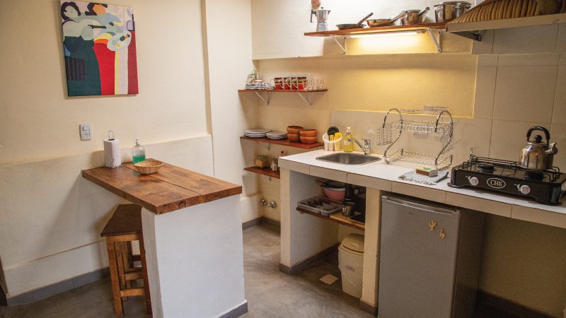 Cocina completa de la cabaña para cuatro personas de Tinku Cabañas y Apartamentos en Tilcara