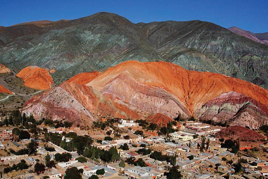 Cerro de los siete colores en Purmamarca en la Quebrada de Humahuaca, provincia de Jujuy, Argentina
