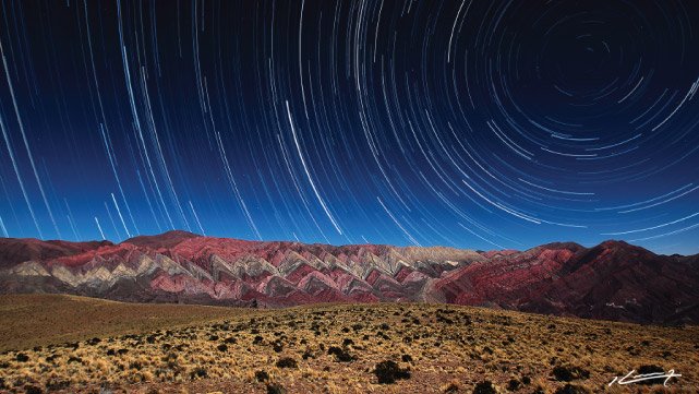 Estrellas en el Hornocal en la Quebrada de Humahuaca, Jujuy, Argentina